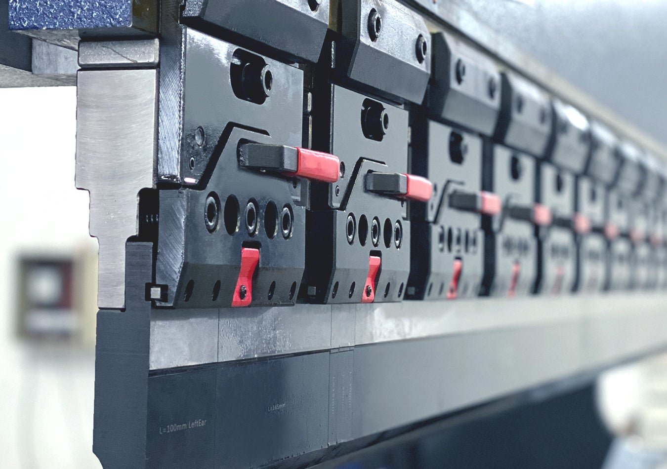 manual upper tool clamping 2