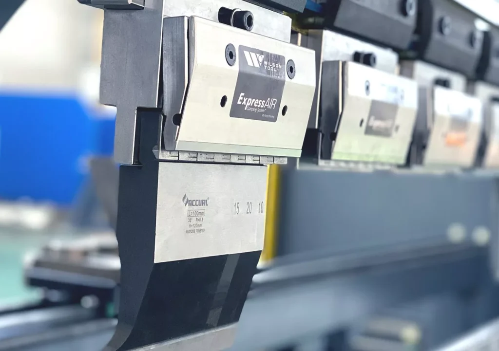 pneumatic upper tool clamping promecam 2.jpg