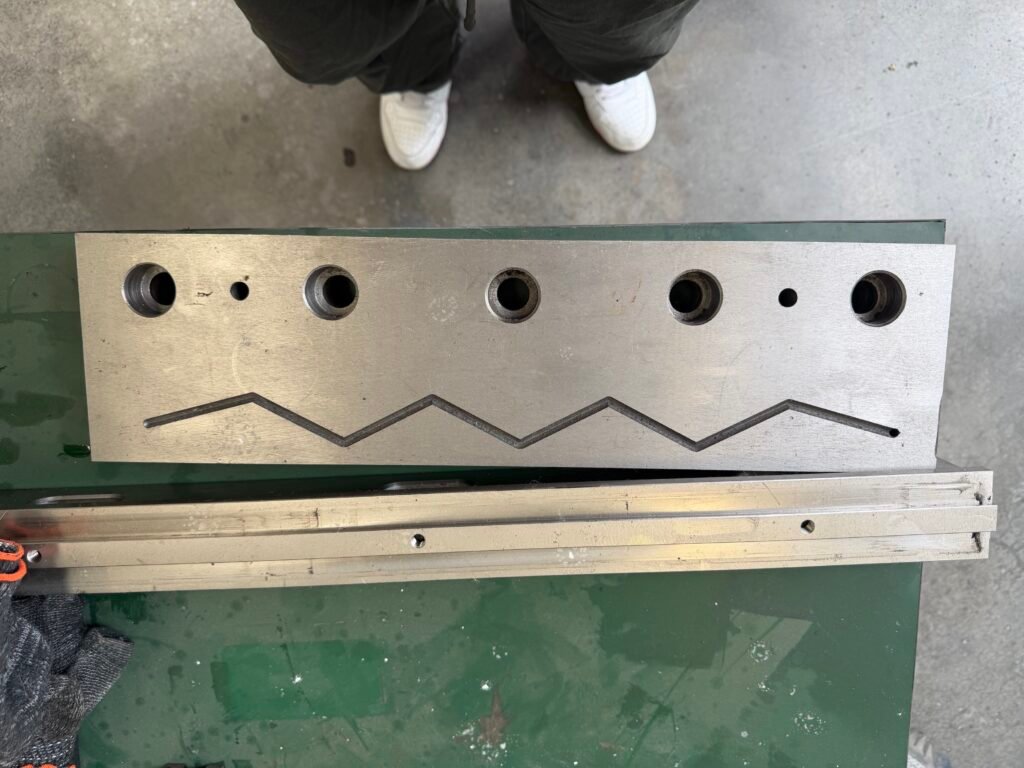hardened main guide plate